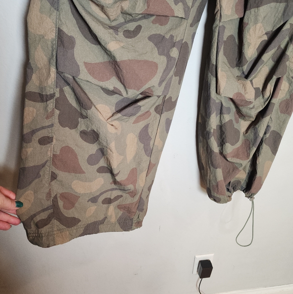 NWT Urban Outfitters Sloan Nylon Green Camo Balloon Baggy Wideleg Pants Size M - Picture 3 of 16